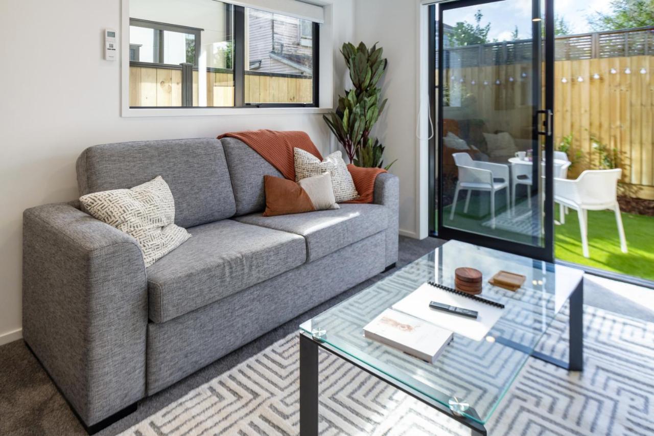 Awaits 2 Bed 2 Bath With Carpark Apartamento