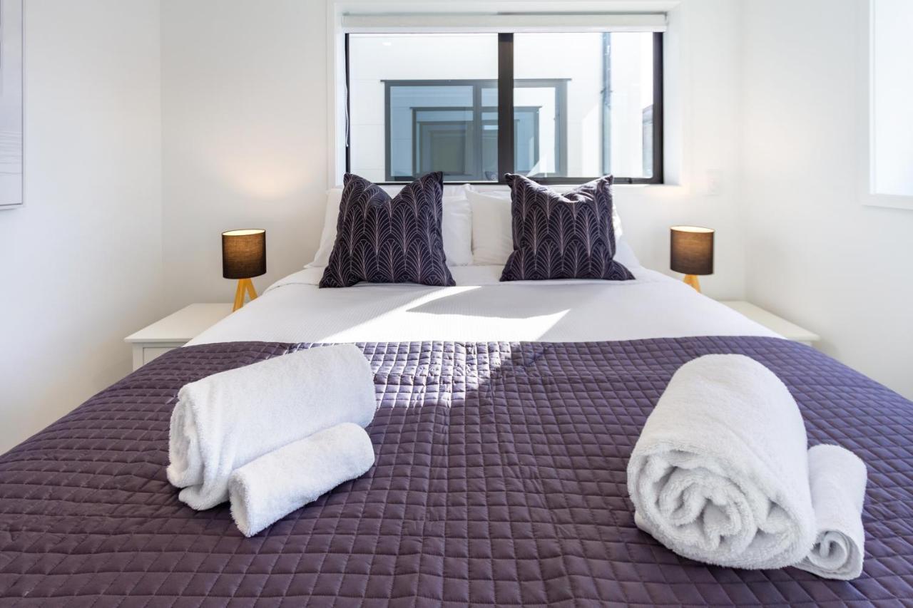 Awaits 2 Bed 2 Bath With Carpark Apartamento