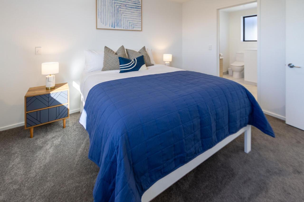 Awaits 2 Bed 2 Bath With Carpark Apartamento