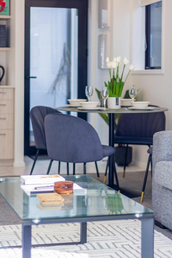 Apartamento Awaits 2 Bed 2 Bath With Carpark